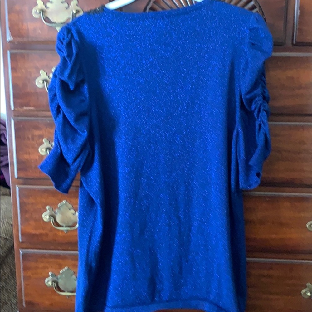 Dressy top.  Gathered sleeve - Picture 2 of 3